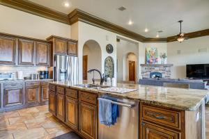 Las Cruces Home with Mountain Views and Private Pool!