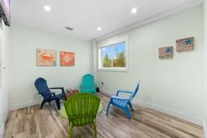 Luxury Waterfront Oasis w Heated Pool and 50' Dock - Marathon Airport