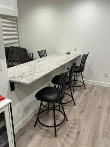2BR Gem: Modern Comfort & Style