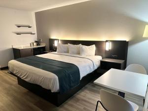 Studio 6 Suites Louisville KY AirportExpo Center