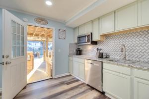 Inviting Savannah Vacation Rental with Game Room!