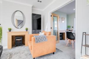 Stylishly decorated 3 bed house presented by Our Home Short Stays comfortable beds with crisp linen and plenty of outdoor space to enjoy