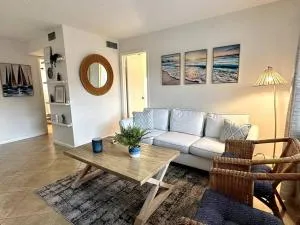 Renovated Cozy Apartment in Naples (1.4 miles from the beach) - The Moorings