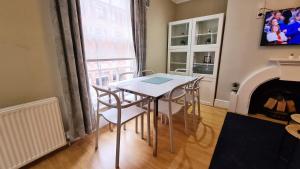 Stylish 2 Bedroom Apartment, Leeds Centre + Free Parking