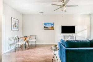 TWO CozySuites Spacious Music Row Condos with parking