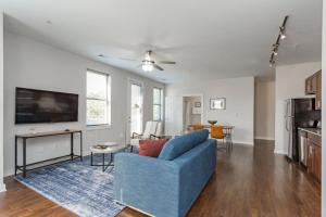 CozySuites TWO Astonishing Music Row Condos with parking