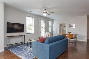 CozySuites TWO Astonishing Music Row Condos with parking