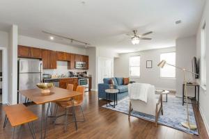 CozySuites TWO Astonishing Music Row Condos with parking