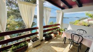 Lovely apartments on the private Beach - island Korčula