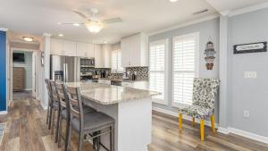 Flip Flop Inn - 3rd Row - Cherry Grove Section