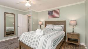 Flip Flop Inn - 3rd Row - Cherry Grove Section