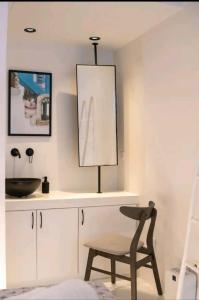 MYKONOS VIBES TOWN ROOM