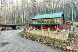 Twin Creeks Lodge with Hot Tub Less Than 1 Mi to Lake! - Carson Mill