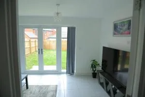 Beautiful New family home - Killingbeck