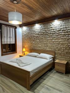 Eni entire guesthouse parking on site