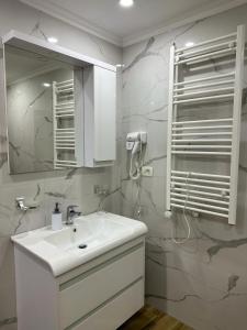 Eni entire guesthouse parking on site