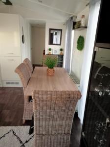 Superdeluxe stacaravan met eigen tuin en parkeerplaats nr 20