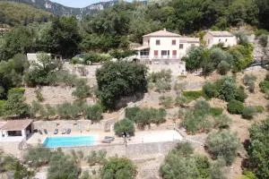 Grande villa avec magnifique piscine et vue à couper le souffle à 20 minutes de Hyères ! - Belgentier