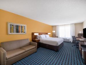 Standard King Room with Sofa Bed room in Fairfield Inn Macon West