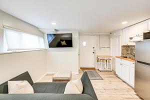 Long Island Home 1 Mi to Downtown Garden City