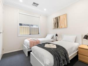 No stairs, Big House, Garage Richmond Residence 2