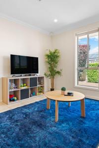 No stairs, Big House, Garage Richmond Residence 2