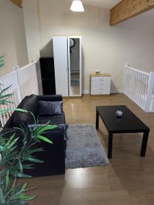 Luxury 2 Bed Apartment – Near Heathrow, Legoland, Windsor Slough