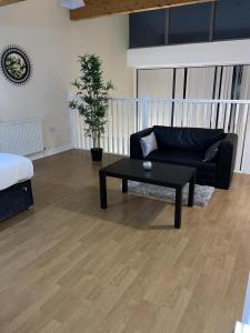 Luxury 2 Bed Apartment – Near Heathrow, Legoland, Windsor Slough