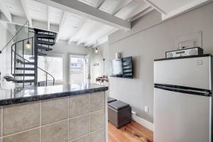 Provincetown Condo Walk to the Beach!