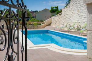 Apartments with a swimming pool Hvar - 22431