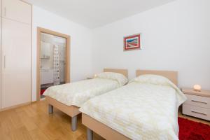 Apartments with swimming pool Hvar - 22431