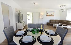 Family friendly house with a swimming pool Buroli, Umag - 22400