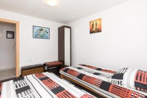 Apartments with parking space Vantacici - Krk - 22447