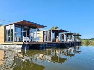 A comfortable house on the water for 4 people