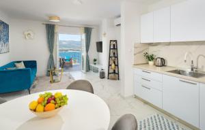 3 Bedroom Cozy Home In Mastrinka 
