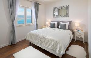 3 Bedroom Cozy Home In Mastrinka