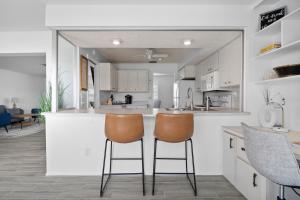 Venice Lakefront Pool Home