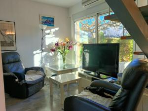 Casa espaciosa en Roses: ideal para senderismo, ciclismo, y deportes náuticos. ¡Relájate en plena naturaleza! - ES-258-127
