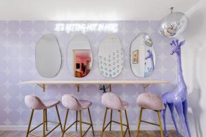 Bachelorette! Fire Pit+Heated Pool+3MI to Old Town