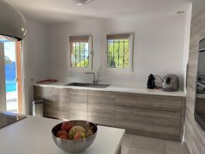 Villa avec piscine à débordement et climatisation, Côte dAzur - FR-1-768-71