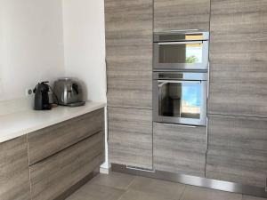 Villa avec piscine à débordement et climatisation, Côte dAzur - FR-1-768-71