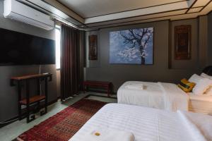 Lunar Mansion Hotel