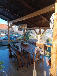 Nas San lower apartment