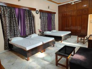 Shantiniketan - Comfortable Stay in Ayodhya