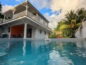 Bas de villa avec piscine privée - Bleu Azur - Le Saint-Esprit