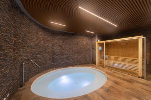 Gran Canet 2BR! Walk to Beach, Sea View, Sauna & Gym