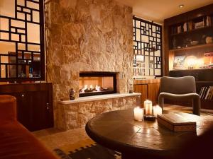 Cromer Luxury Palm Springs Bungalow with Pool Room