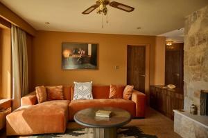 Cromer Luxury Palm Springs Bungalow with Pool Room