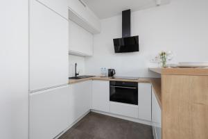 Raginisa Chic Apartment by BookingHost