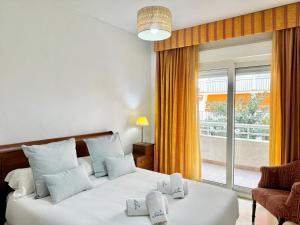 Stunning Apartment With Sea Views - EaW Homes